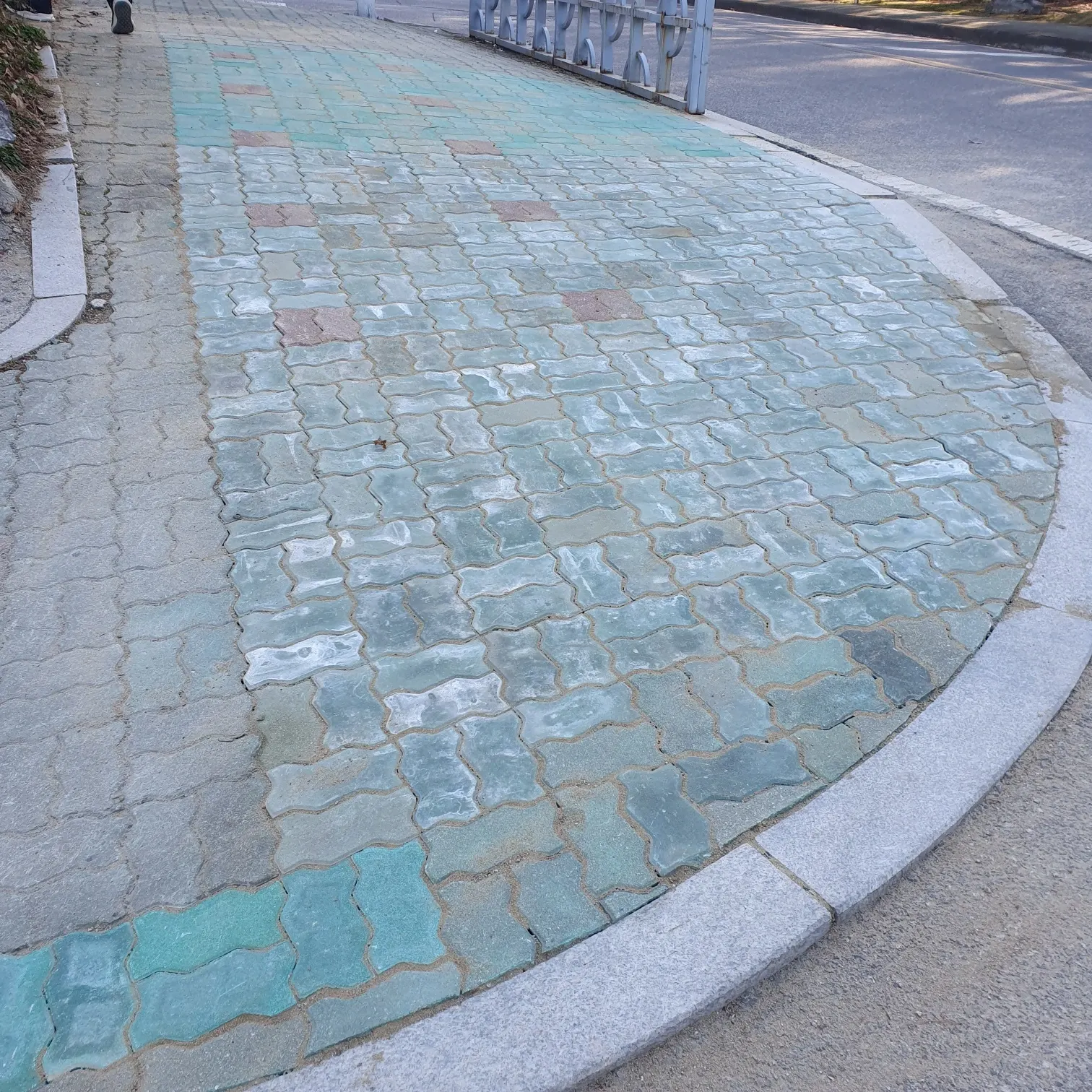 안산 보도 파손·침하 구간 재포장 시공 후
