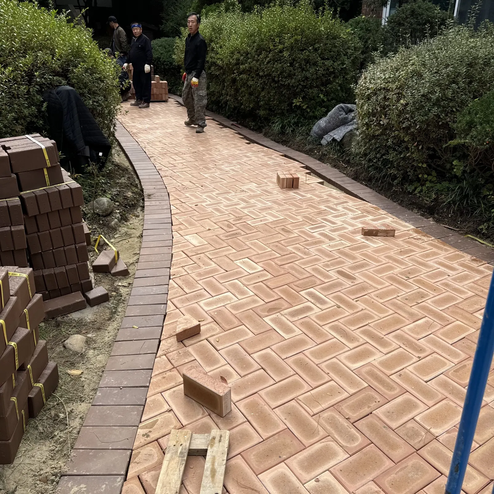 수원 노후 벽돌 철거 후 헤링본 재시공 시공 후
