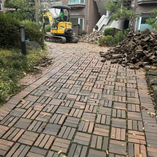 수원 노후 벽돌 철거 후 헤링본 재시공 시공 전