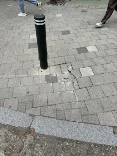 수원 볼라드 주변 블럭 교체 시공 전