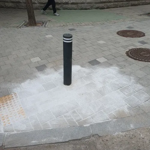 수원 볼라드 주변 블럭 교체 시공 후